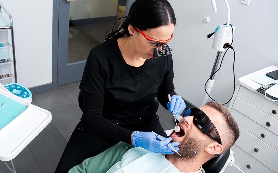 Emergency dentist at Dental Pearl Miami office located at 14771 Biscayne Blvd North Miami Beach FL