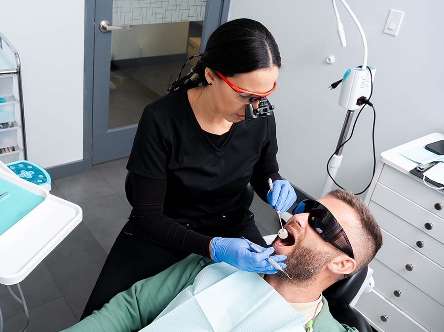 Emergency dentist at Dental Pearl Miami office located at 14771 Biscayne Blvd North Miami Beach FL
