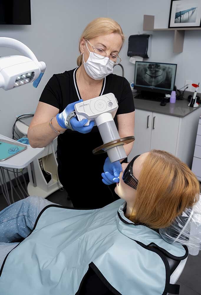 Emergency endodontic exam for dental trauma at Dental Pearl Miami in North Miami Beach FL using advanced diagnostic imaging